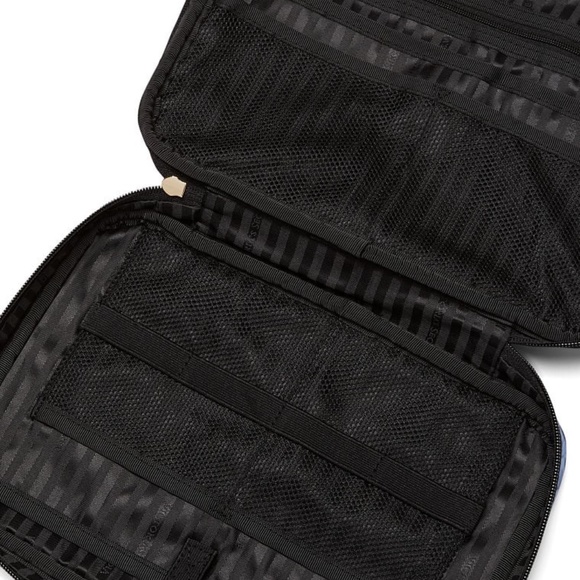 Victoria's Secret Tech Sleeve Case Floral Noir NEW - Picture 2 of 3